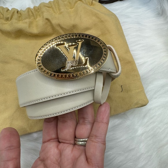 🌸SOLD🌸Louis Vuitton Cut Out Initiales Belt - Picture 4 of 15